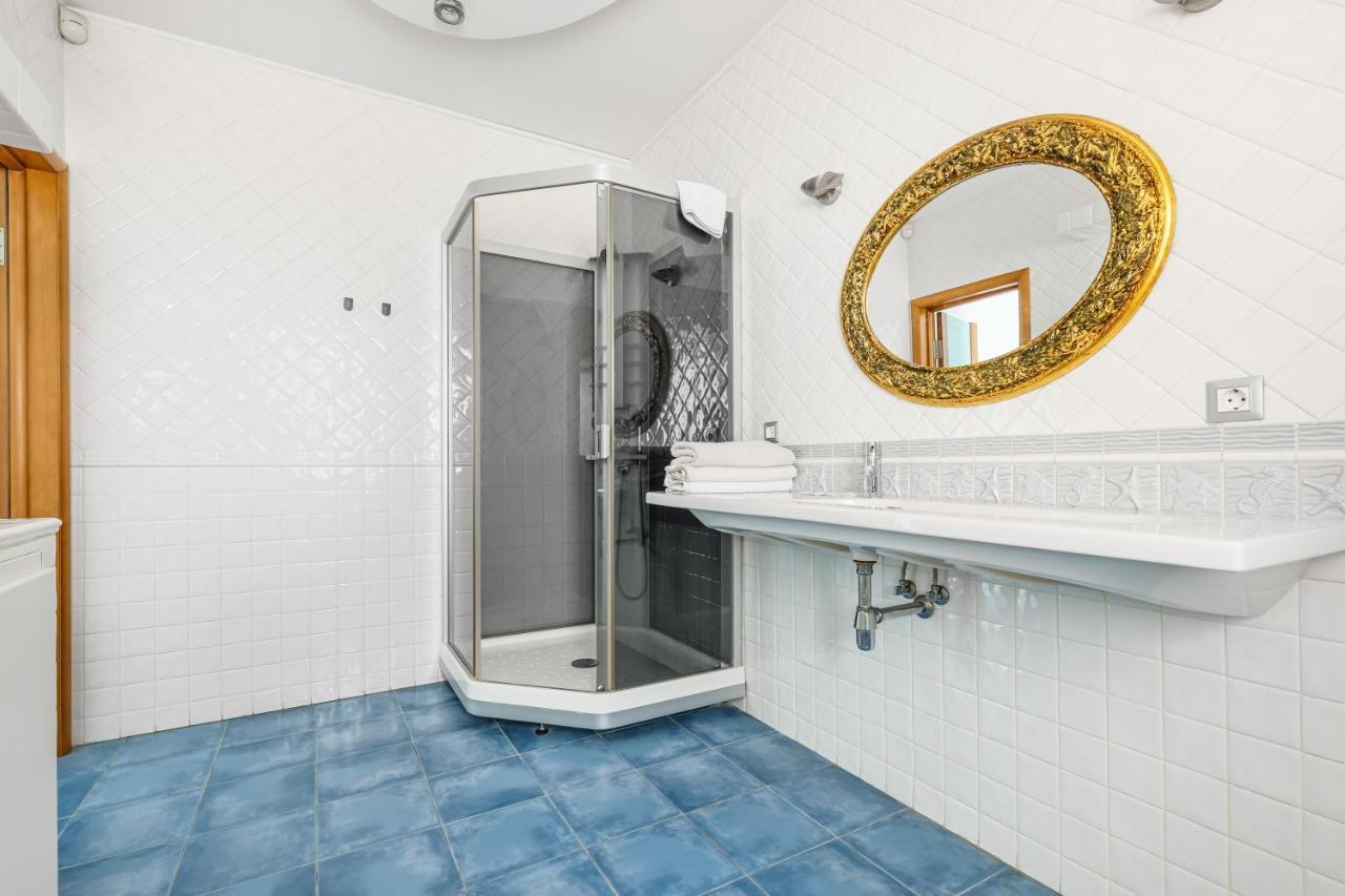 Deribasivska Cozy 4-Room Apartment Odessa Esterno foto